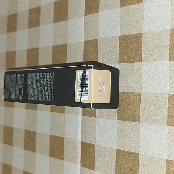 Huda Beauty #FauxFilter Skin Finish Stick Foundation in Macaroon 230N BNIB - Picture 5 of 5